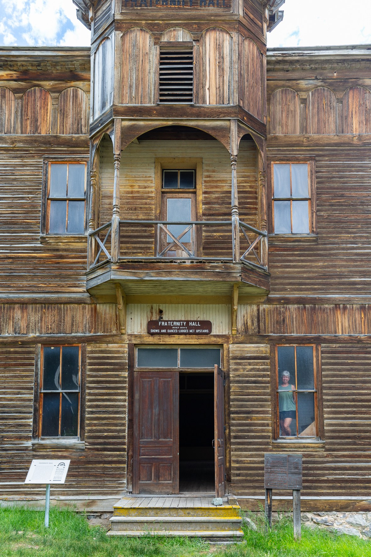 8AA52F5B-400B-4DAC-ABED-EF21950A0C01